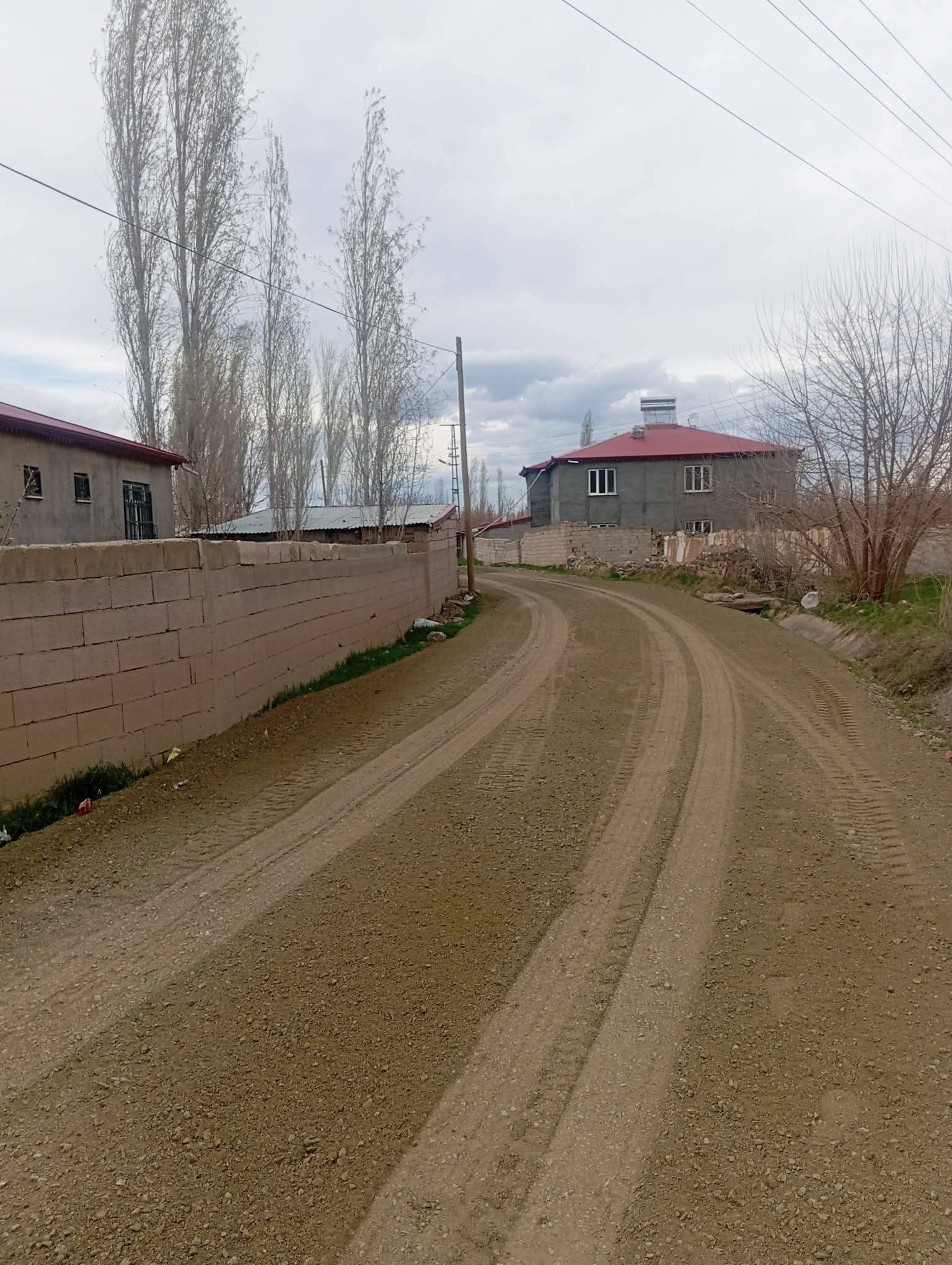 Belediyemizin Fen İşleri Müdürlüğü Ekipleri Yol Çalışmasında